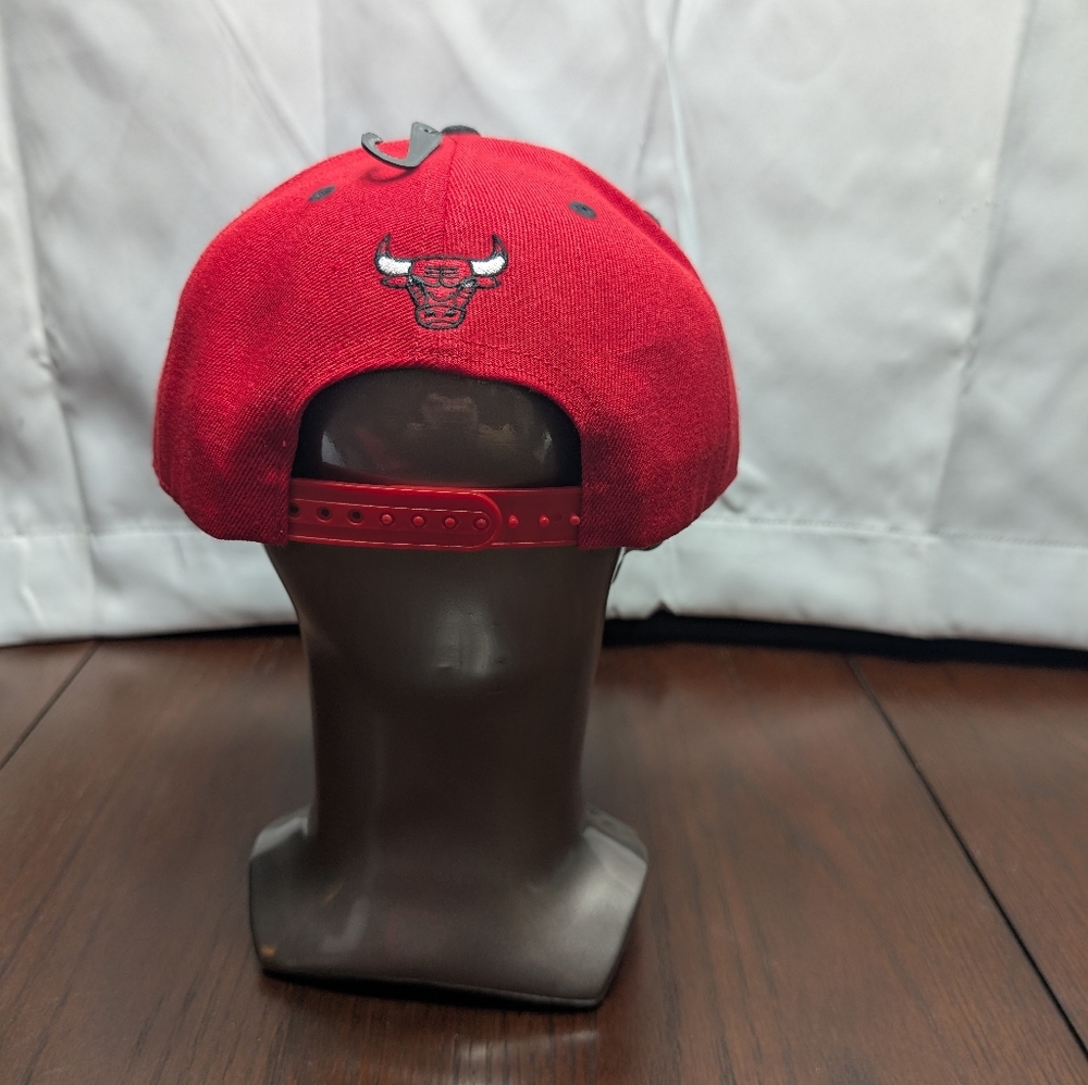 Chicago Bulls NBA Ultra Game Snapback Hat - Picture 3 of 5